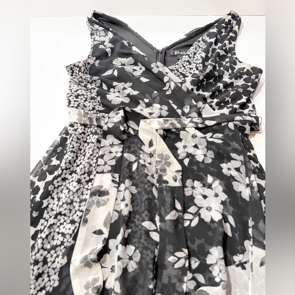 DKNY Elegant Black dress. In great condition. - Picture 4 of 6